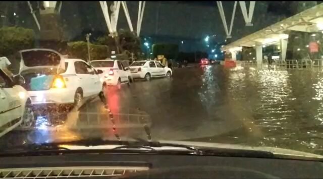 Bengaluru International Airport waterlogged after nearly 18 cm of rain