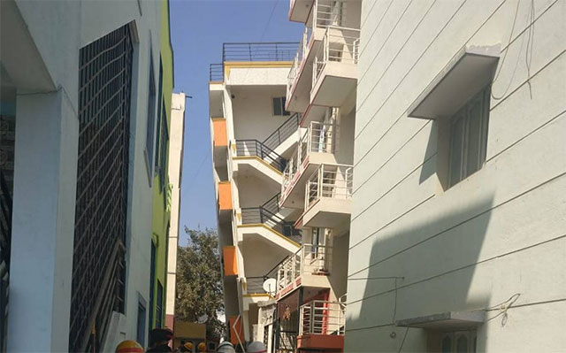 Police quarter building in Bengaluru tilts due to wide crack