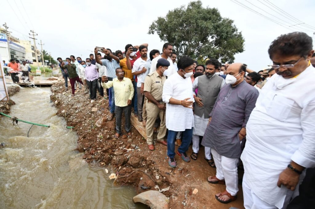 CM does recce of rain-hit areas in Chikkaballapur