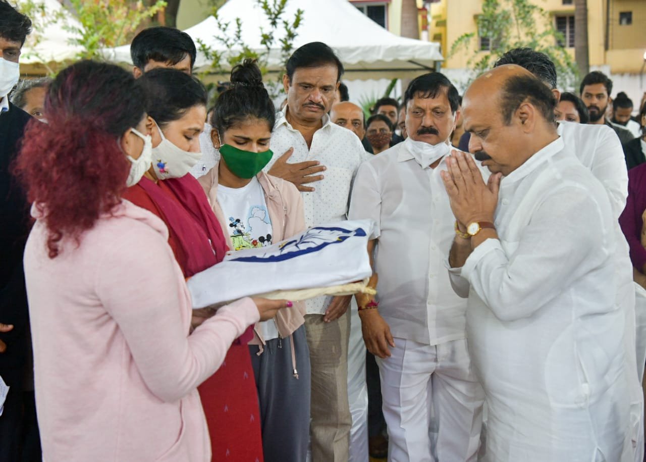 Puneeth Rajkumar laid to rest with full state honours 4
