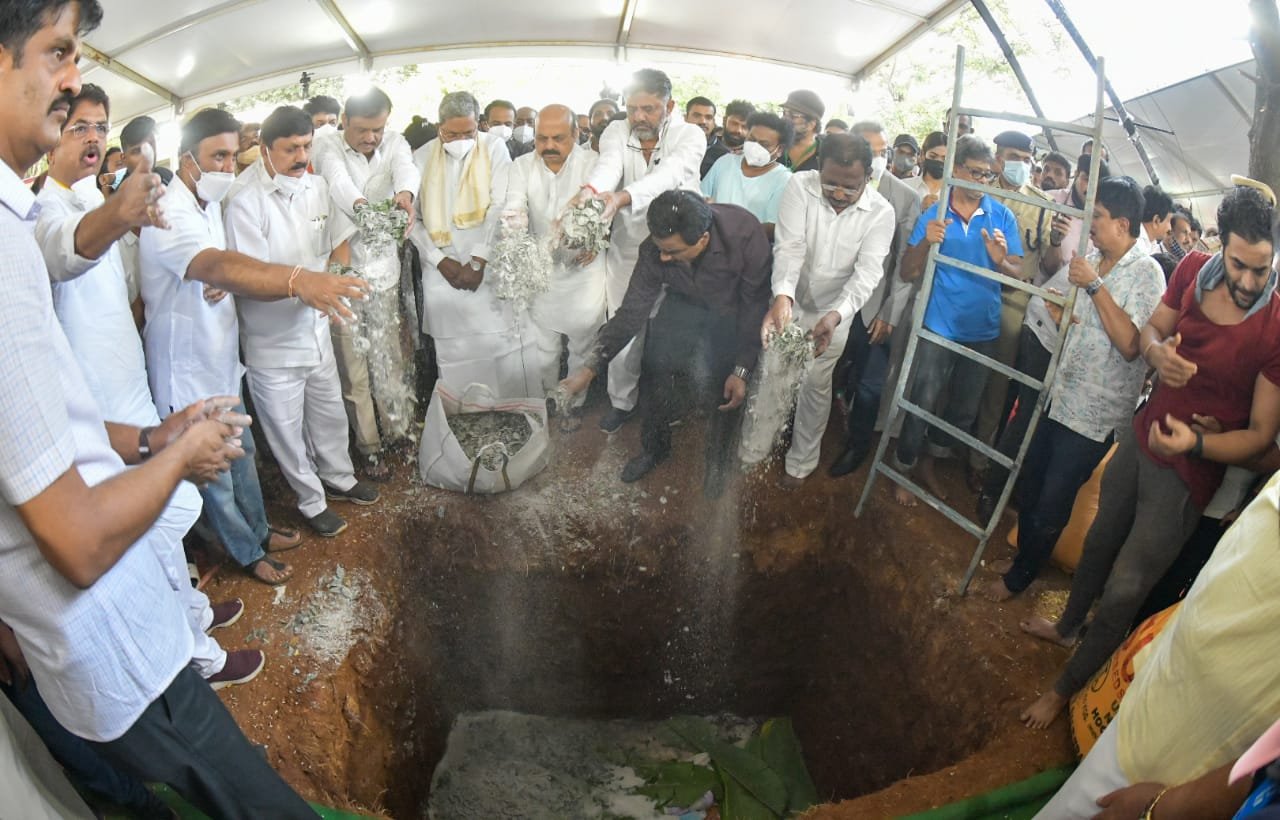 Puneeth Rajkumar laid to rest with full state honours 2