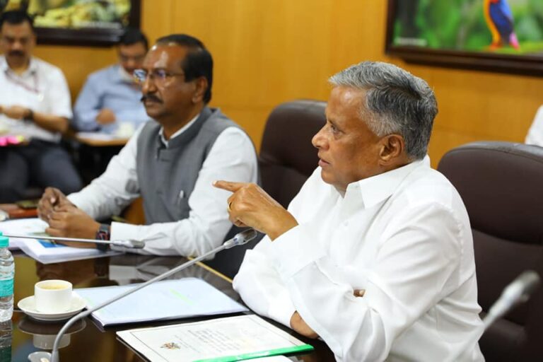 Karnataka to fast-track languishing railway projects