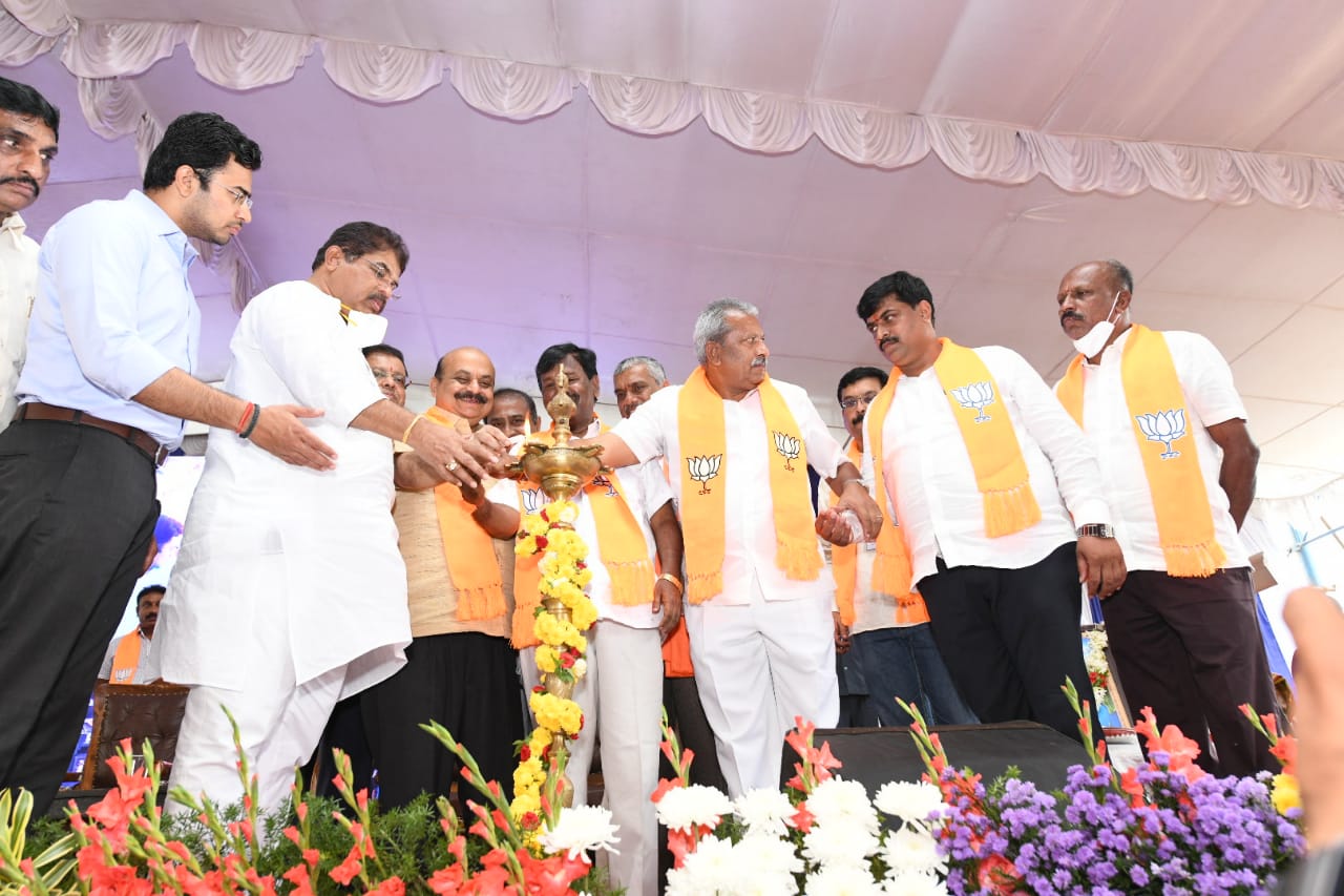 Congress trying to win LC polls using money power alleges Karnataka CM