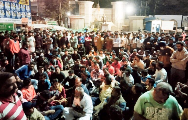 Hundreds had gathered at Dharmveer Sambhaji Maharaj circle to protest the disgrace done to statue of Chatrapati Shivaji Maharaj in Bengaluru #belagavi