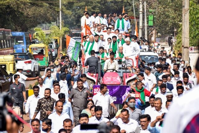 Cong holds tractor rally in Kanataka against BJP's anti-people policies