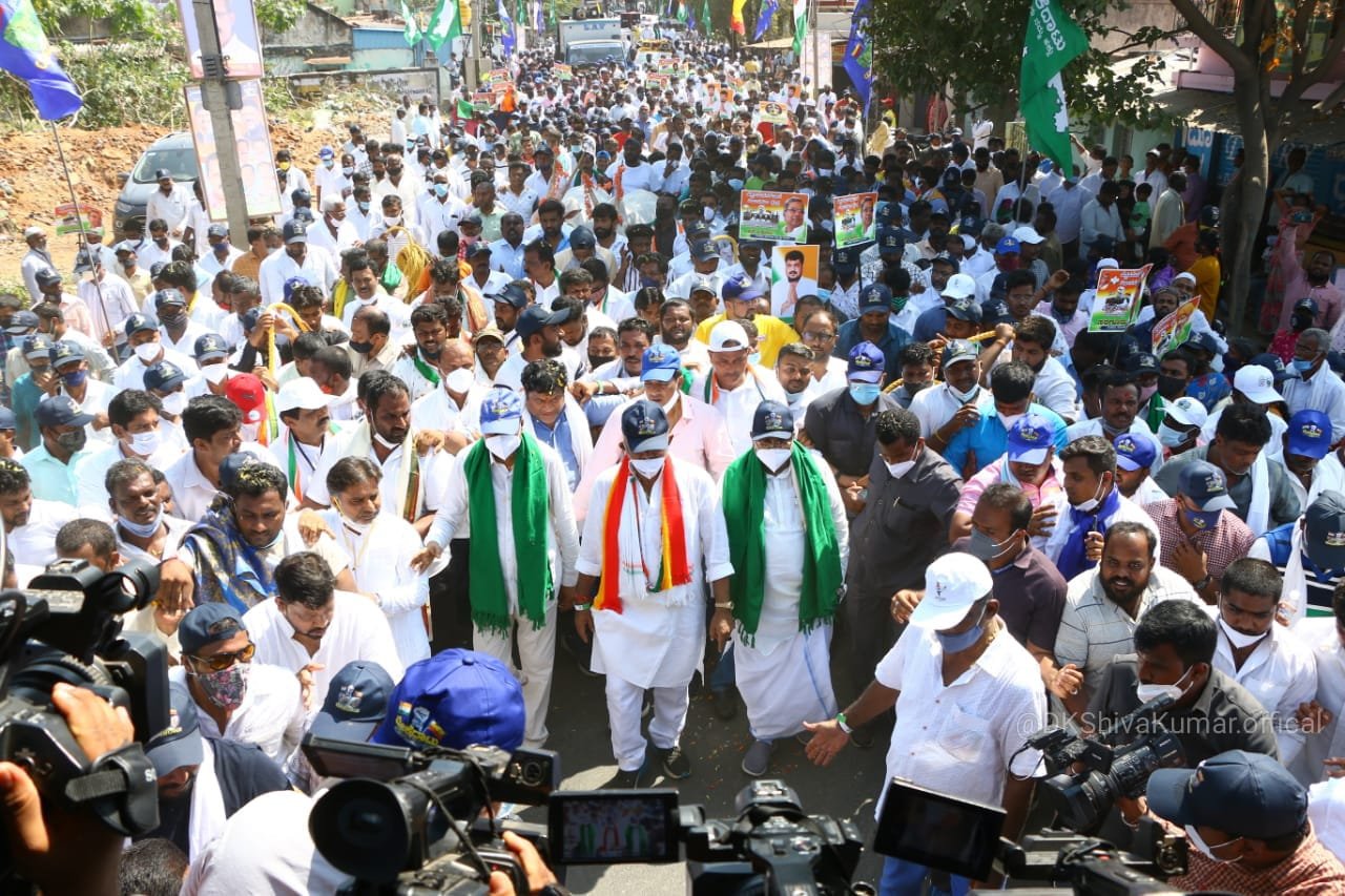 Karnataka Congress' padayatra continues third FIR against 64 leaders for violating COVID-19 curbs