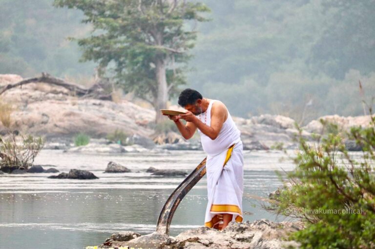 DK Shivakumar at Mekedattu
