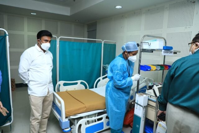 Dr Sudhakar K visited Victroria Hospital to review preparedness for treatment of Covid19