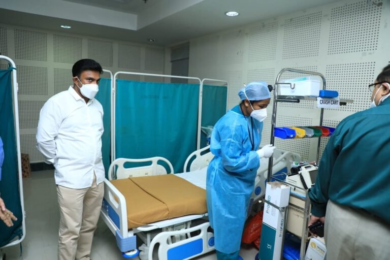Dr Sudhakar K visited Victroria Hospital to review preparedness for treatment of Covid19