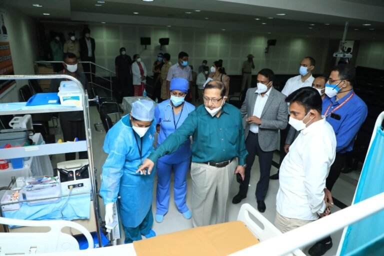 Dr Sudhakar K visited Victroria Hospital to review preparedness for treatment of Covid19