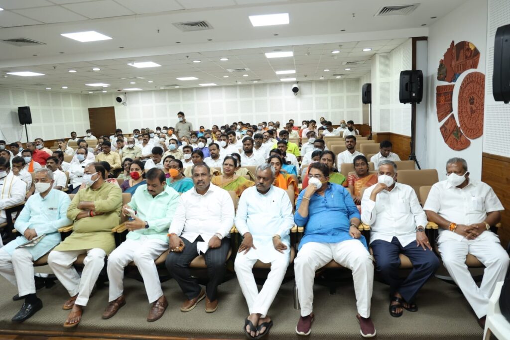 Karnataka CM calls for BJP workers to actively get involved in COVID management
