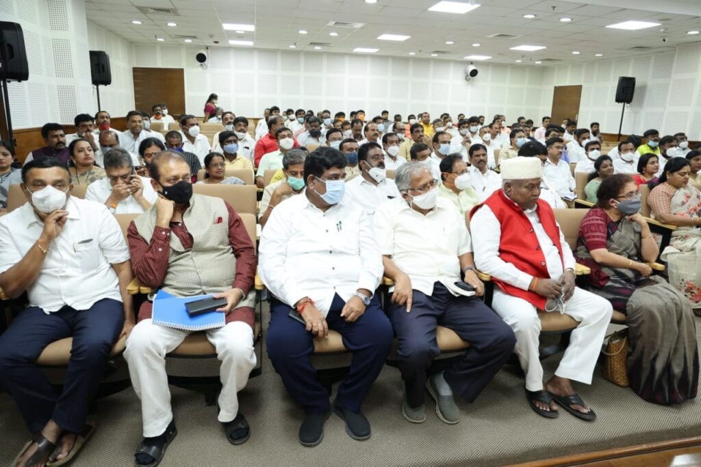 Karnataka CM calls for BJP workers to actively get involved in COVID management