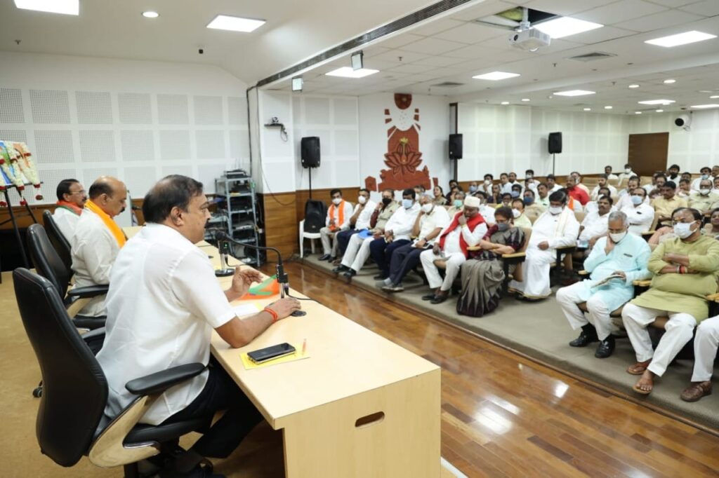 Karnataka CM calls for BJP workers to actively get involved in COVID management