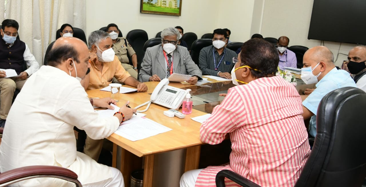Karnataka govt lifts night curfew, decides to reopen schools from Monday - a high-level meeting with the experts and officials, which was chaired by Chief Minister Basavaraj Bommai.