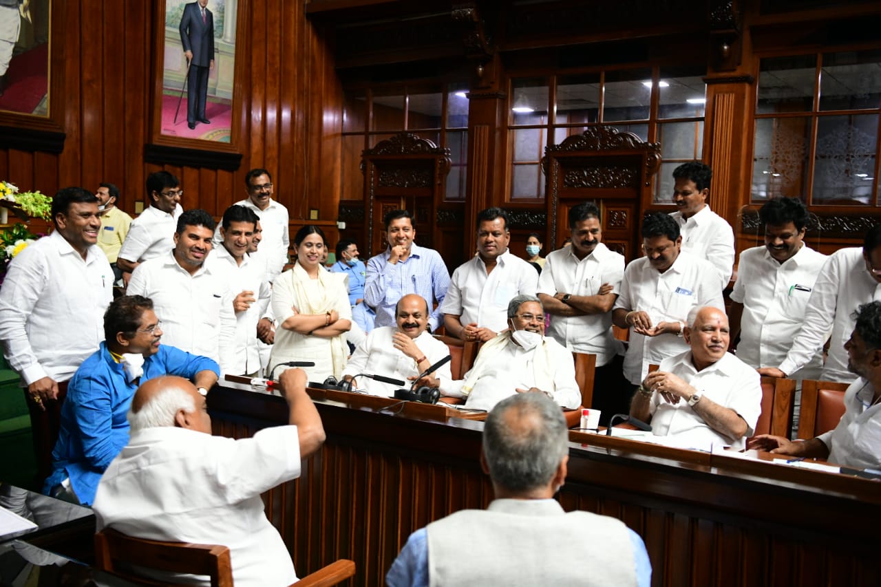 CM Bommai, BSY met Siddaramaiah and DK Shivakumar and requested to withdraw the protest.