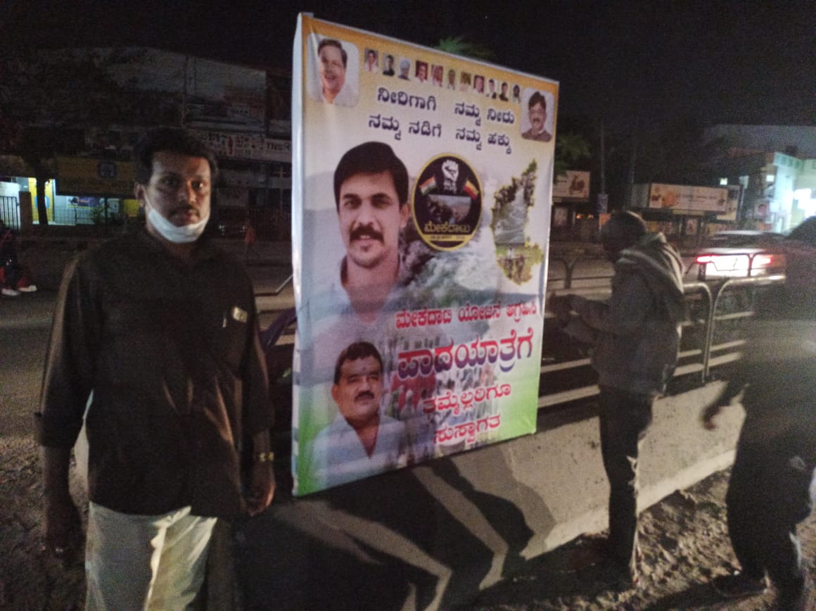 Illegal flexes stay as BBMP staff back off in face of Congress workers’ threats