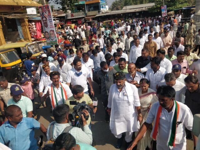 Karnataka Cong padayatra continues; FIR against Siddaramaiah, D K Shivakumar