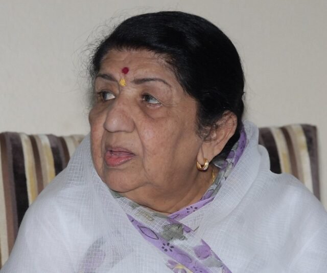 Karnataka Governor Gehlot, CM Bommai join millions to mourn Lata Mangeshkar's death