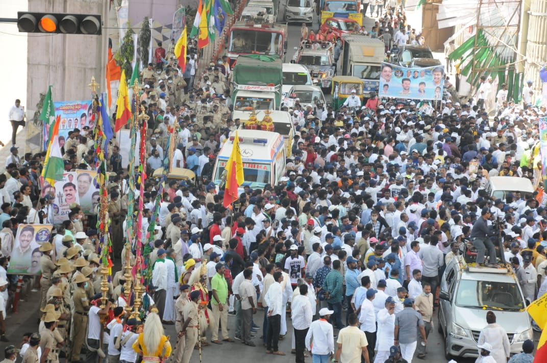 Congress' Mekedatu 'padayatra' enters Bengaluru city, party chief apologises for traffic jams till Mar 3......