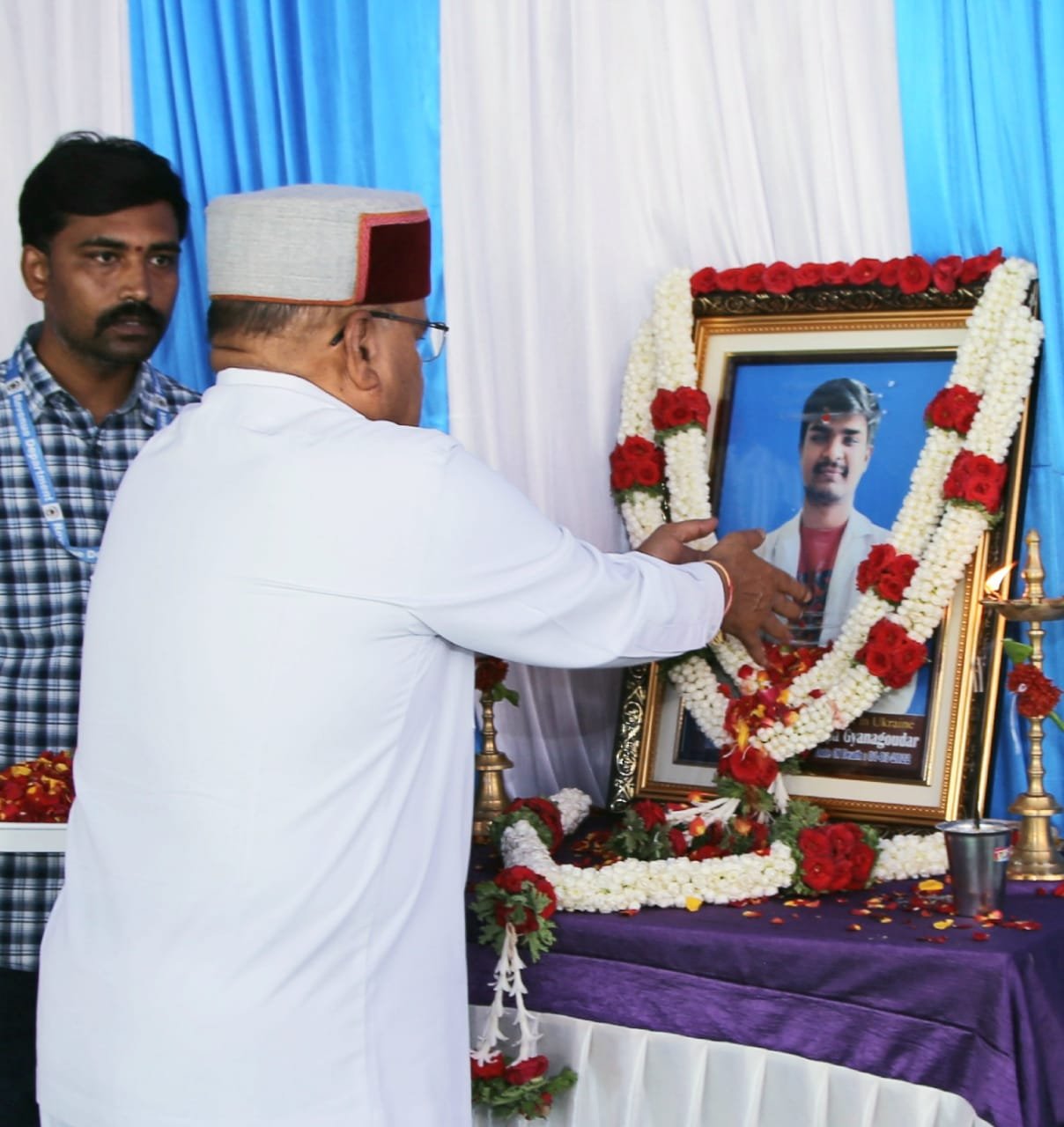 Karnataka Governor pays tribute to medical student Naveen who died in shelling in Ukraine