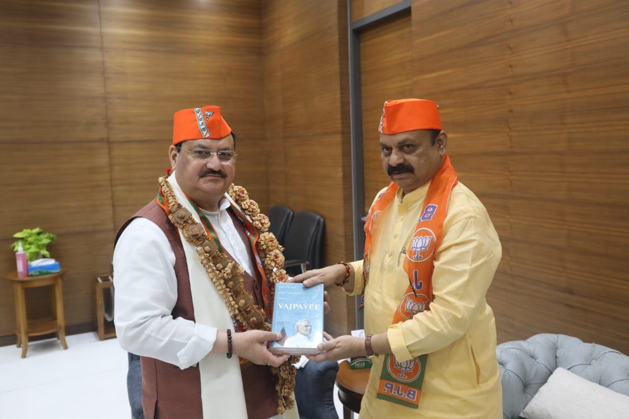 Bommai with JP Nadda.jpg1