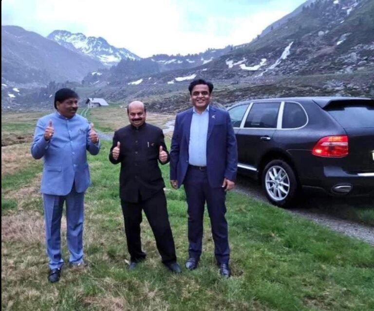 Karnataka CM's return from Davos delayed by a day As per fresh itinerary, Karnataka team at World Economic Forum meet in Switzerland will return to Bengaluru on Friday morning