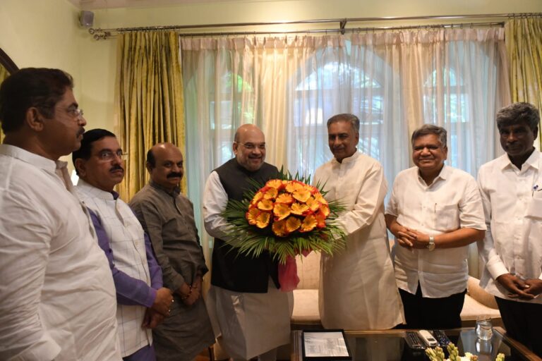 Karnataka Legislative Council Chairman Basavaraj Horatti meets Amit Shah, to join BJP soon
