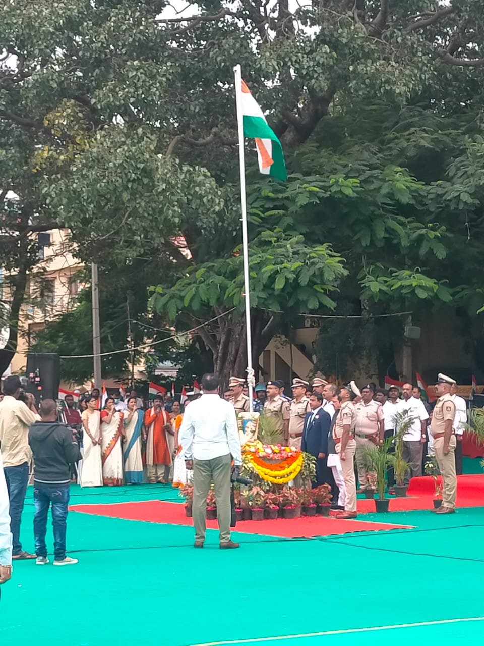 Amid tight security, tricolour hoisted at Chamarajpet Idgah Maidan in Bengaluru