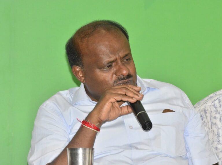 Graft charge: Kumaraswamy urges contractors' body to boycott govt tenders for 6 months