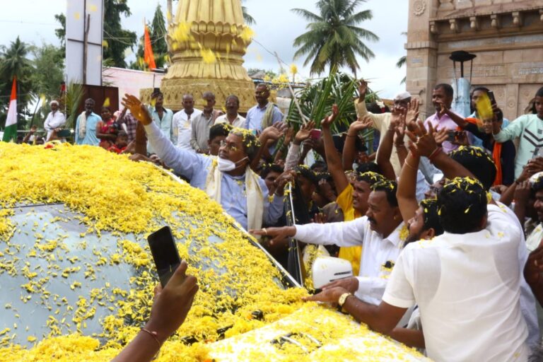 Siddaramaiah challenges Bommai for open discussion on corruption... In Badami