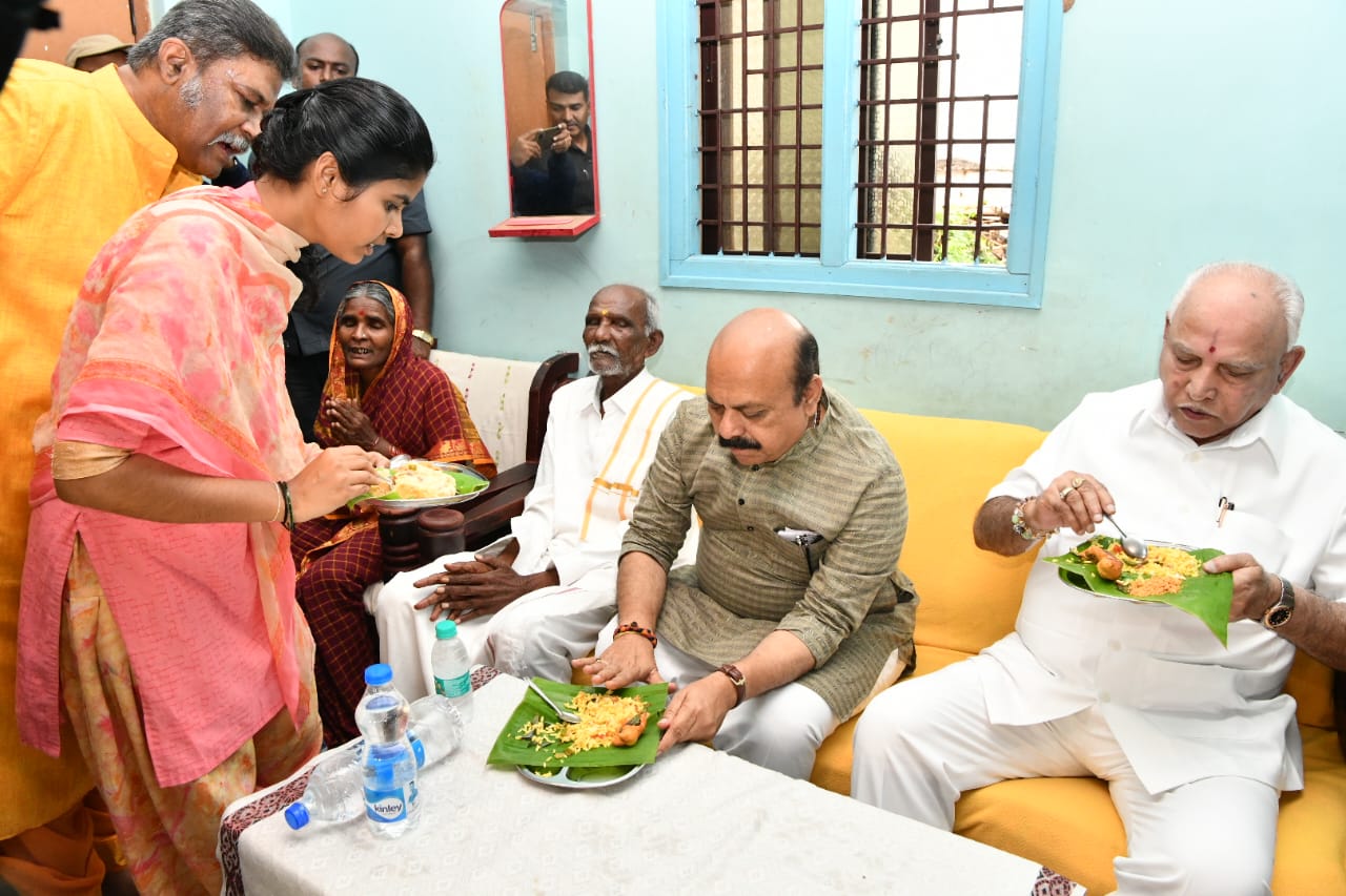 Karnataka CM has breakfast at Dalit household; Cong calls it 'photo-op' ahead of polls