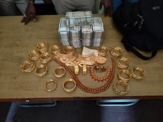 Man held with 1.8 kg gold, Rs 22 lakh cash in Bengaluru