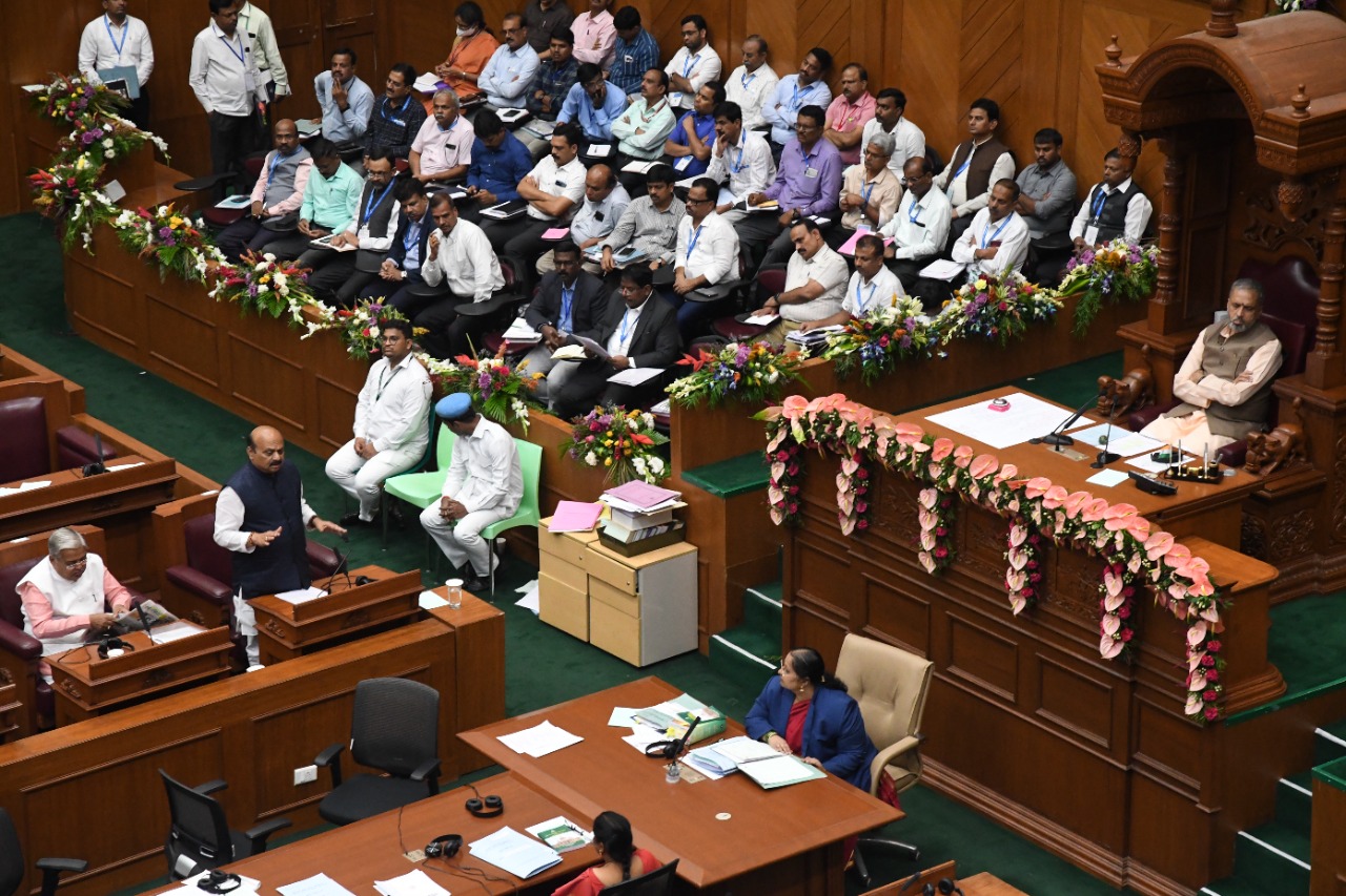 Karnataka legislature to pass resolution Not an inch of land will be given to Maharashtra Bommai