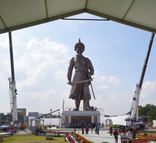 Representational Image of the statue of Nadaprabhu Kempegowda at Kempegowda International Airport in Bengaluru. The Statue weighs 218 tonnes.