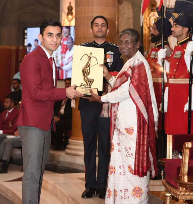 Commonwealth Games Gold Medalist Lakshya Sen, was conferred the prestigious Arjuna Award on Wednesday, 30 th November 2022 for his contribution in the field of Badminton. He received honours from President Droupadi Murmu at Rashtrapati Bhavan.