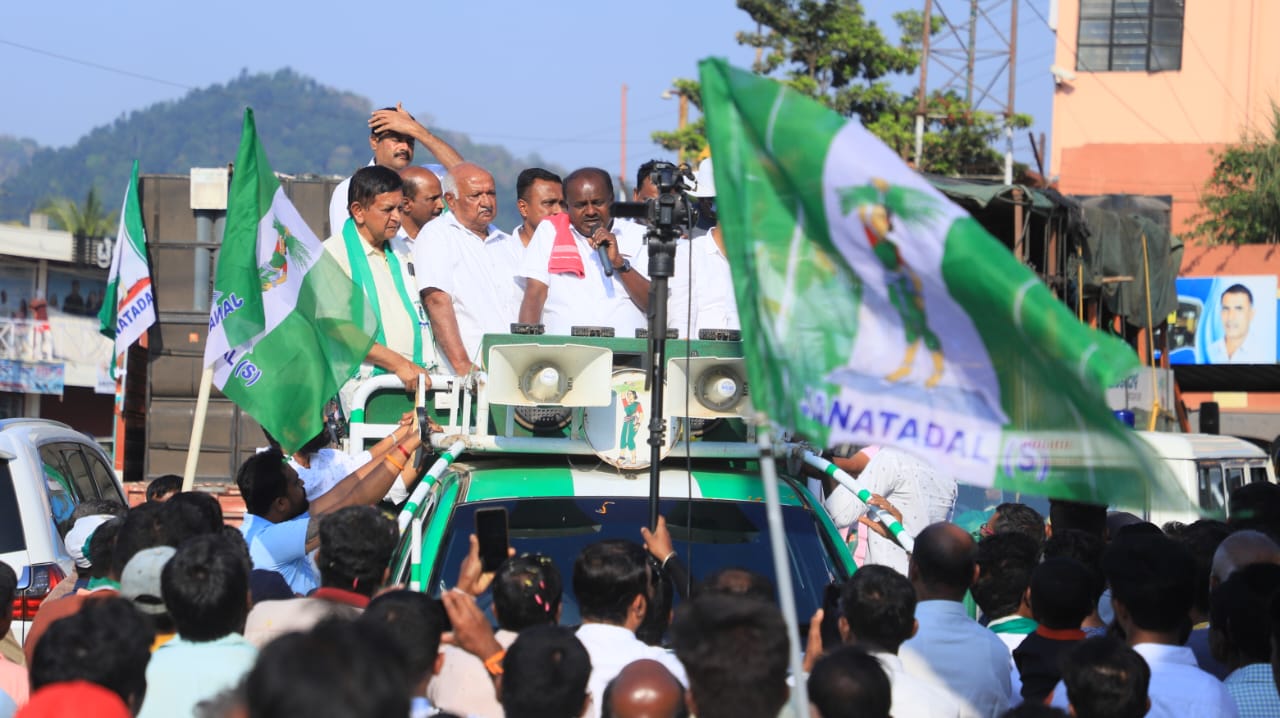 JDS Leader HD Kumaraswamy at a political rally