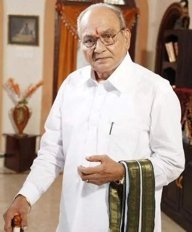 Dadasaheb Phalke awardee and renowned filmmaker Kasinadhuni Viswanath died at a private hospital here. He was 92.