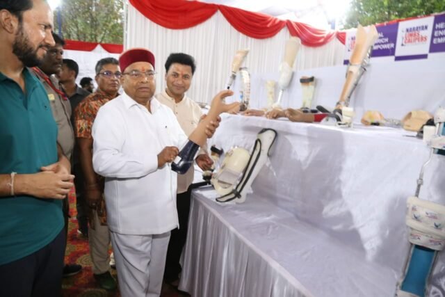 Karnataka Governor Gehlot distributes artificial limbs to 593 people with disabilities