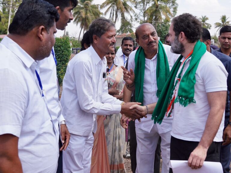 Corrupt BJP regime only focused on helping 2-3 of its 'mitr', Rahul Gandhi tells farmers in Karnataka