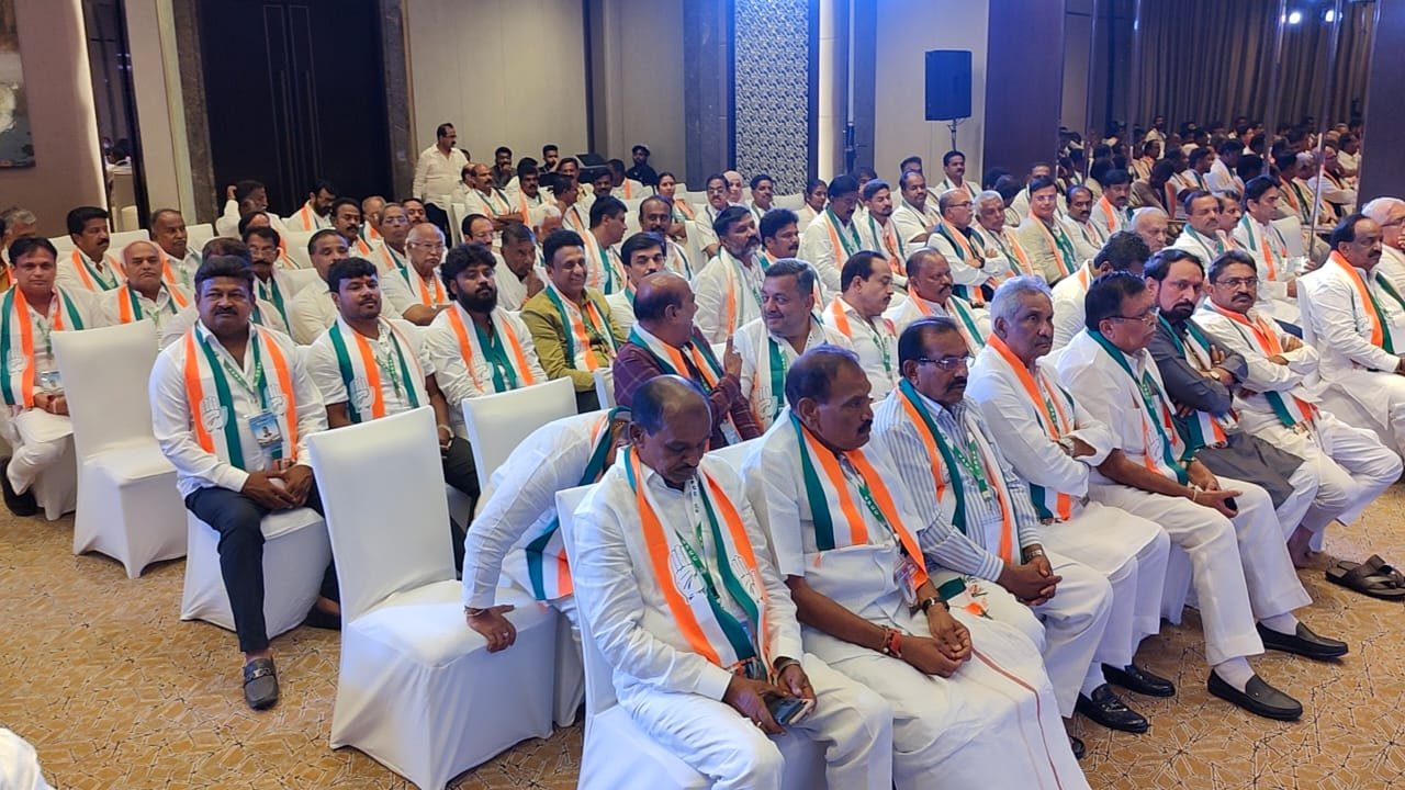 Newly elected Cong MLAs authorise party chief Kharge to pick Karnataka CM 8 Karnataka Congress CLP Meeting at Shangrila Hotel