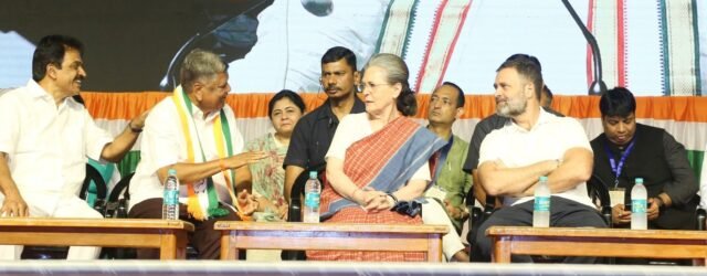 In first rally in poll-bound Karnataka, Sonia Gandhi slams BJP over government's 'dark rule' & denounces 'dacoity' of those in power