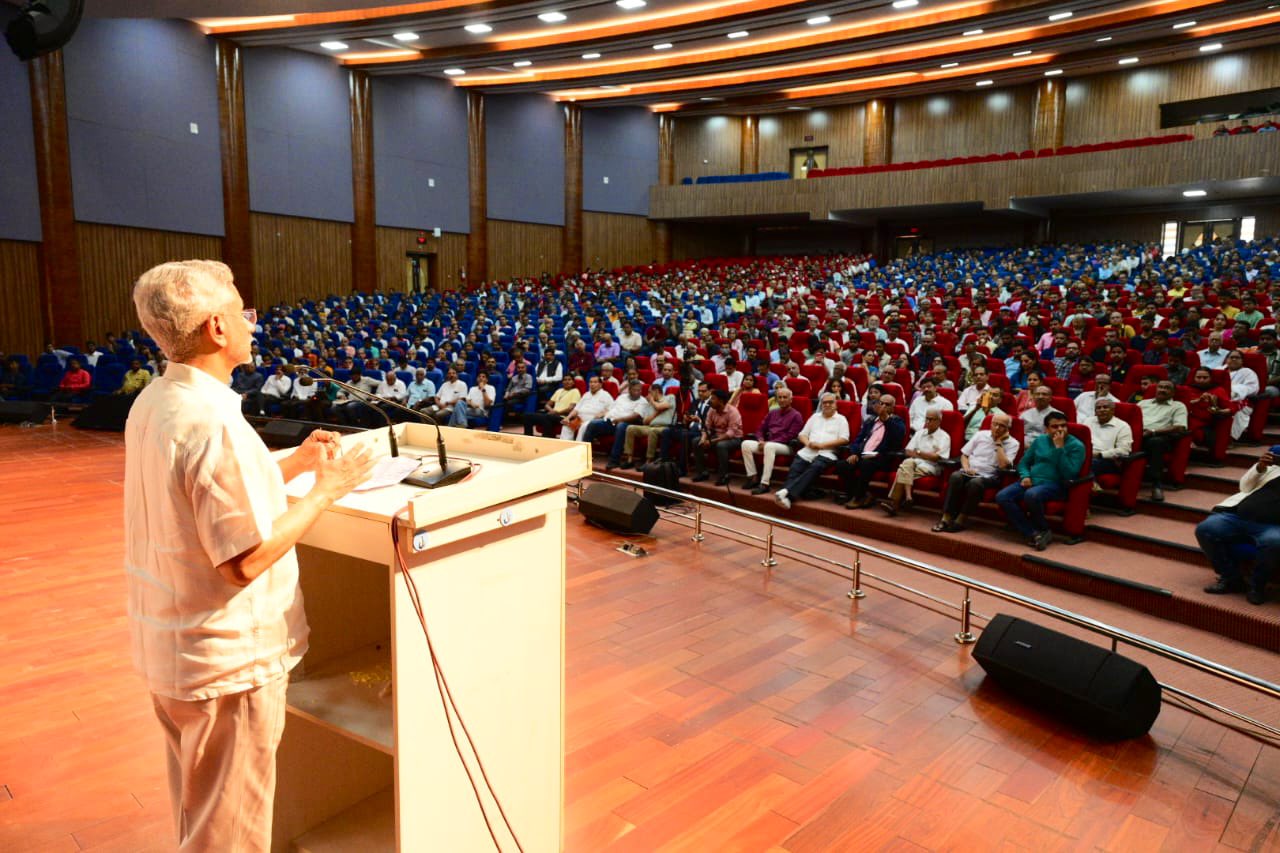 "With nice people, you are nice, with difficult people, you push back": Jaishankar highlights India's geopolitics