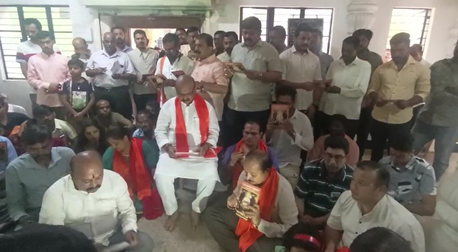 Karnataka CM visits temple, chants 'Hanuman Chalisa', a day before Assembly polls
