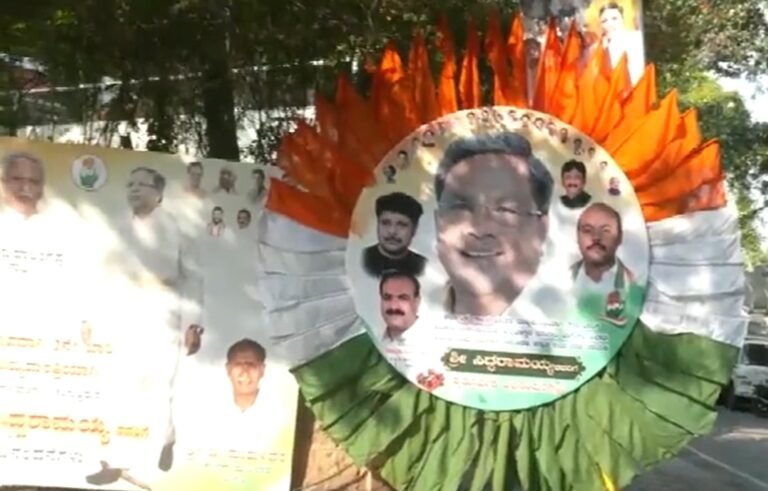 K'taka: Bengaluru streets plastered with eye-catching posters of CM Siddaramaiah, Rahul Gandhi