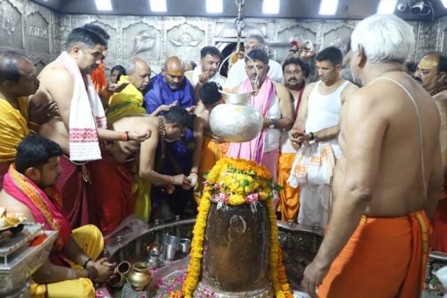 Karnataka Dy CM visits Mahakaleshwar, Kalabhairava temples in Ujjain; predicts thumping Cong victory in year-end MP polls