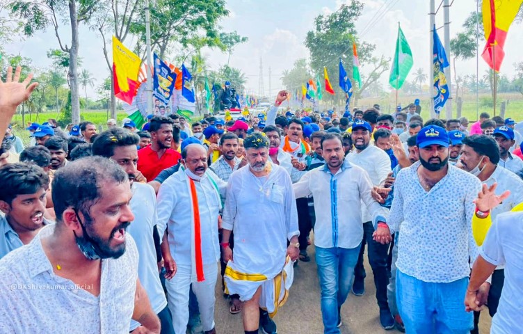 Karnataka HC quashes case against CM Siddaramaiah and Deputy CM D K Shivakumar for COVID-19 rule violation