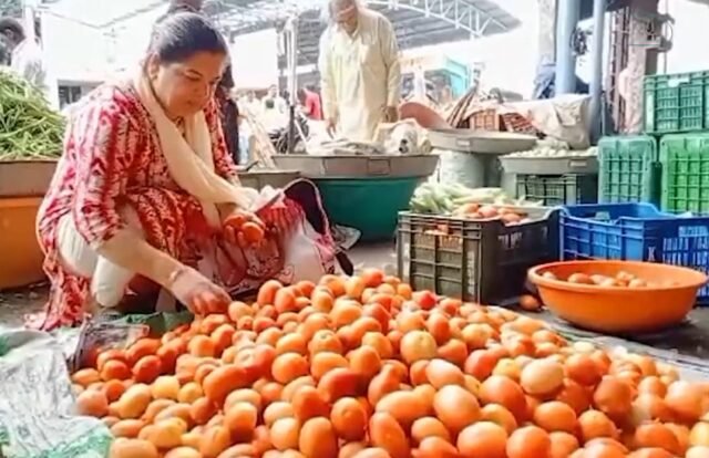 Spike in tomato prices temporary phenomenon; rates will cool down soon: Govt official