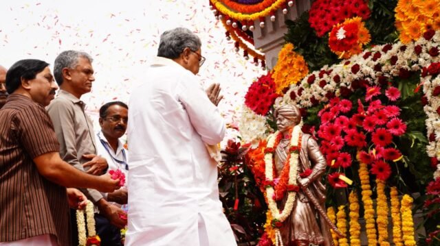 Karnataka CM Siddaramaiah pays tribute to Bengaluru founder Kempegowda on his birth anniversary