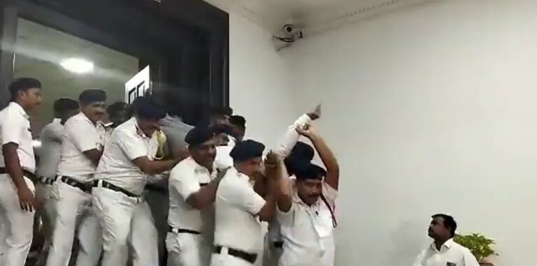 10 BJP MLAs suspended; Karnataka Assembly witnesses chaotic scenes