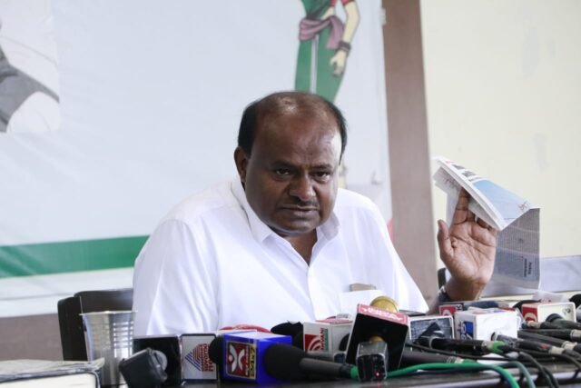 JD(S) leader Kumaraswamy alleges over Rs 1,000 crore corruption in transfers of govt employees in Karnataka